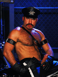 Hairy muscle guy Andreas Stern in leather